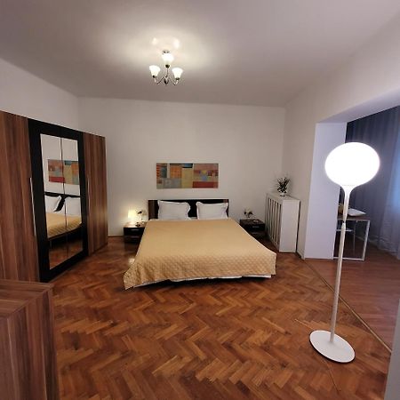 Anastasia Bratianu Apart 24 A Self Check From 2 Pm Bucarest Habitación foto